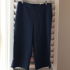 JM Collection M Capri pants w/silver cuff detail